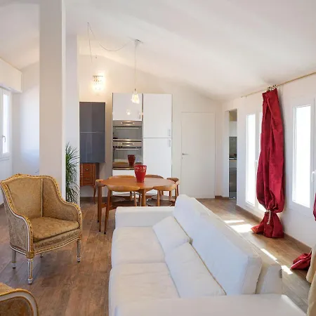Upscale In With Balcony *