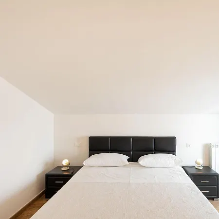 Upscale In With Balcony * 萨韦纳河畔圣拉扎罗